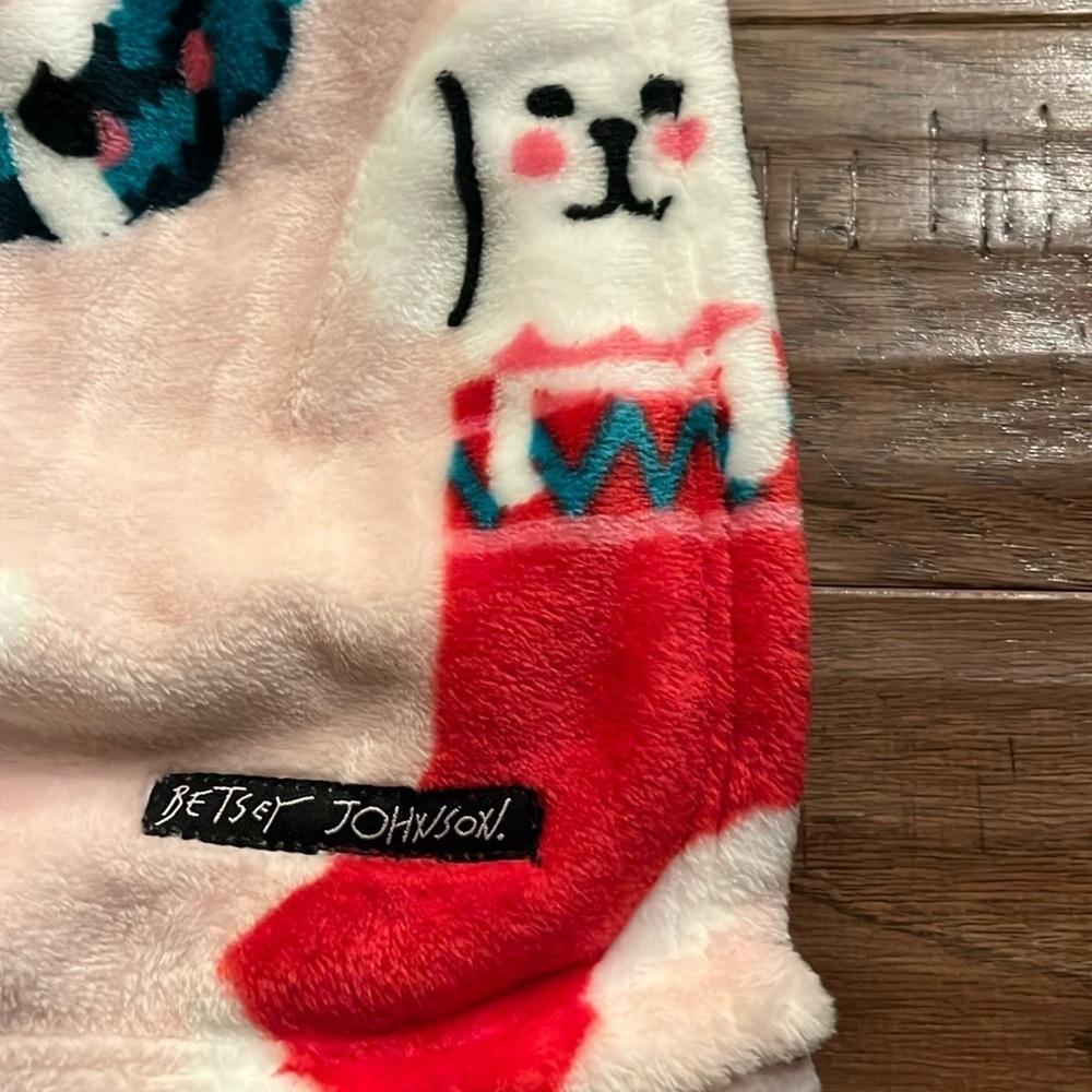 Betsey Johnson Holiday Dogs Pink/Red Christmas Ultra Soft Plush Throw - Picture 3 of 5